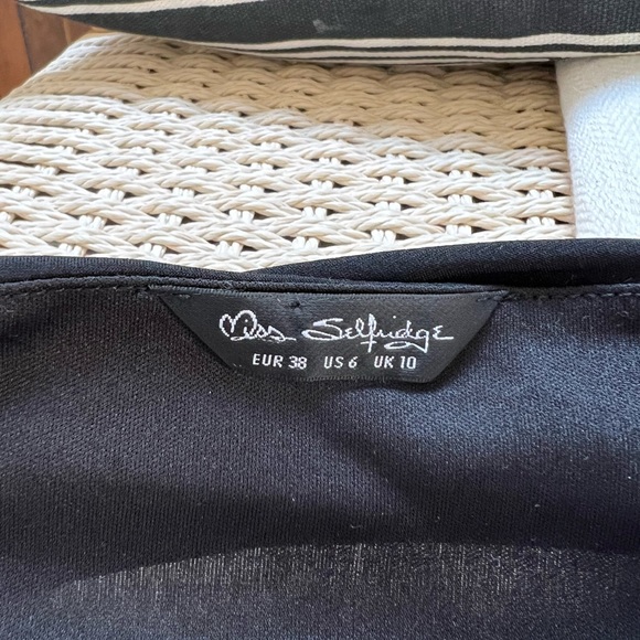 Long black halter dress with mesh waist - Picture 11 of 11